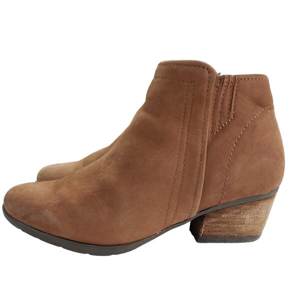 Blondo 7.5 Suede Leather Bootie Ankle Boots Women Tan Beige Zip Stacked Heel 2" - Picture 4 of 12